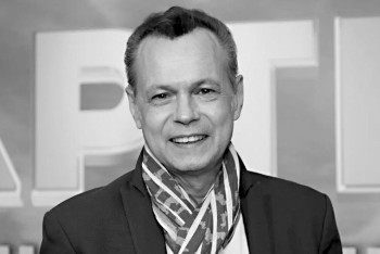 Фотография к новости: Умер экс-солист группы "На-На"