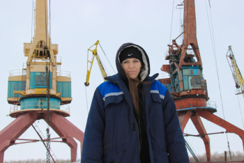 Фотография к новости: Неженская профессия: история павлодарской крановщицы Кристины Колесовой