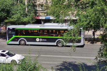 Фотография к новости: Грузовик столкнулся с автобусом в Алматы