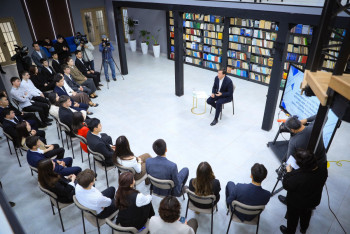 Фотография к новости: Асхат Шахаров выразил благодарность актюбинской молодежи за их достижения