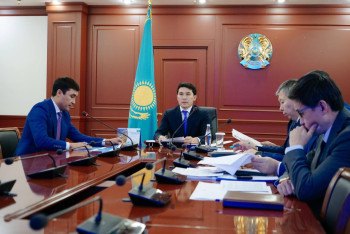 Фотография к новости: Олимпийский чемпион Серик Сапиев получил новую должность