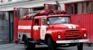 11 человек пришлось эвакуировать из-за пожара в шахте лифта в Павлодаре