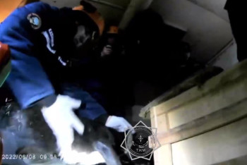 Фотография к новости: В Уральске спасатели пришли на помощь собакам