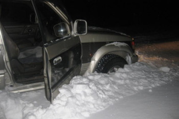 Фотография к новости: Четыре легковых авто с людьми застряли в снегу в Жетысу