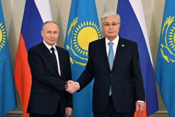 Фотография к новости: Касым-Жомарт Токаев и Владимир Путин провели переговоры в расширенном формате