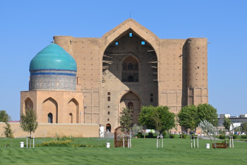 Фотография к новости: Почему разрушается мавзолей Ходжи Ахмеда Яссауи