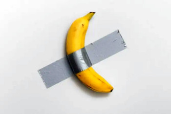 Китайский миллиардер съел купленный на аукционе за 6 млн долларов банан