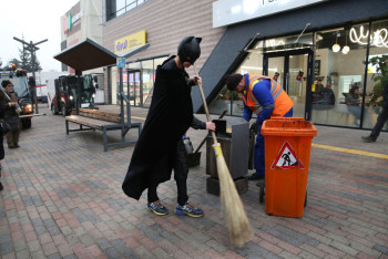 Чистоту на улицах Алматы наводят супергерои