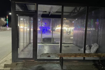 Фотография к новости: Пьяный мужчина разбил строящуюся тёплую остановку в Уральске