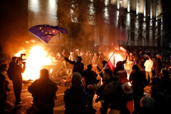 Фотография к новости: Протестующие в Тбилиси повредили 48 комнат парламента