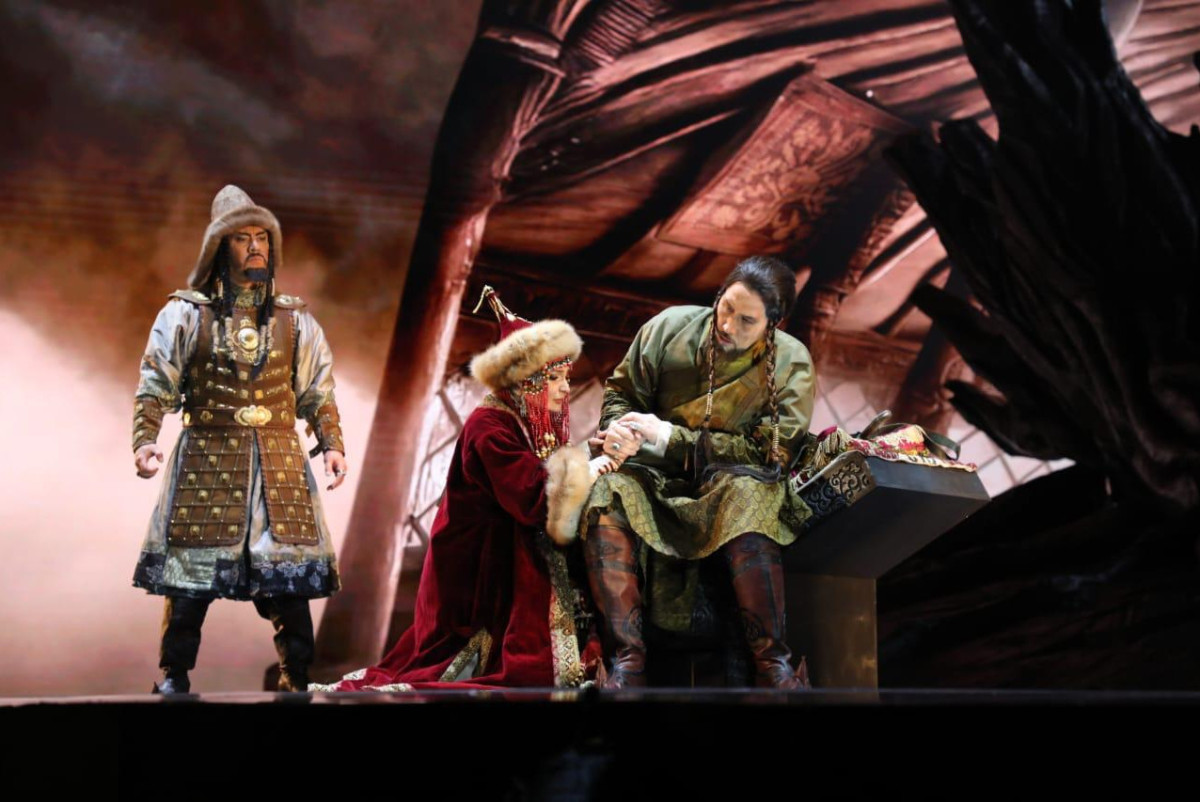 Самат Хусаинов