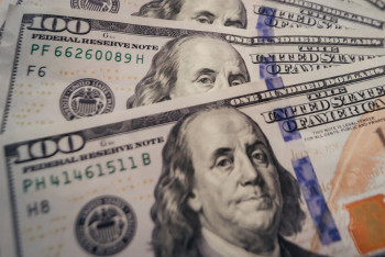 Фотография к новости: Доллар бьёт рекорды: в обменниках он продаётся уже по 535 тенге