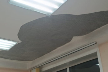 Фотография к новости: Дети пострадали при обрушении потолка в школе Петропавловска