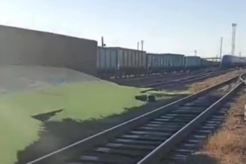 Фотография к новости: Четыре вагона с серой сошли с рельсов в Атырауской области