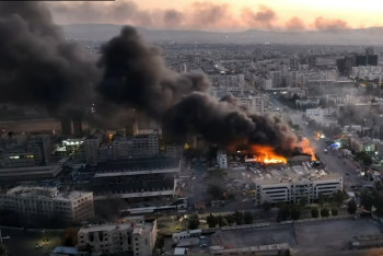 Фотография к новости: Мощный пожар вспыхнул в правительственном квартале Дамаска после израильских ударов