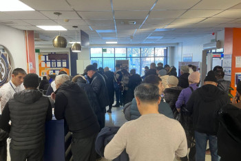 Фотография к новости: Казахстанцы штурмуют налоговые органы из-за блокировки счетов