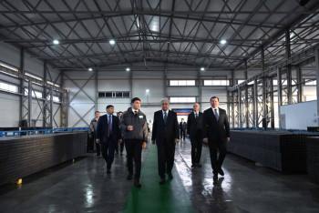 Фотография к новости: Президент осмотрел трубный завод в Актобе