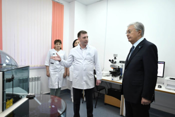 Фотография к новости: Президент посетил перинатальный центр в Актобе