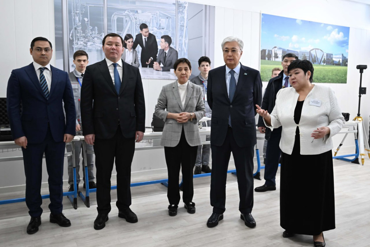 Токаев посетил Хромтауский горно-технический высший колледж
