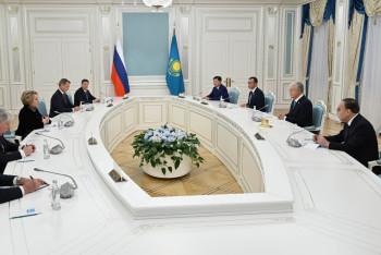 Фотография к новости: Взаимоотношения между Казахстаном и Россией развиваются по восходящей линии - Токаев