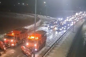 Фотография к новости: Более тысячи авто пришлось сопровождать карагандинским полицейским ночью по закрытой трассе