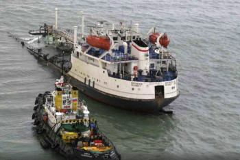 Фотография к новости: Два танкера терпят бедствие в Керченском проливе