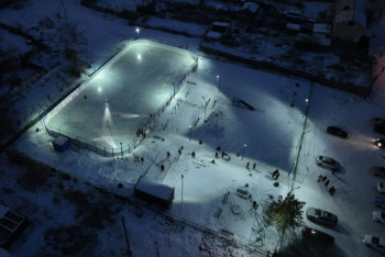 Фотография к новости: В области Абай ко Дню Независимости открыли хоккейный корт