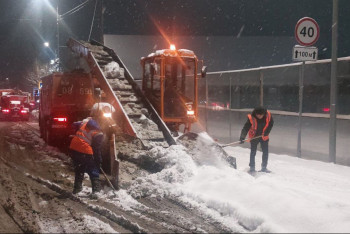 Фотография к новости: Мощные снегопады снова накрыли Алматы: коммунальные службы работают в усиленном режиме