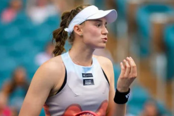 Фотография к новости: Елена Рыбакина проиграла Иге Швёнтек в Абу-Даби