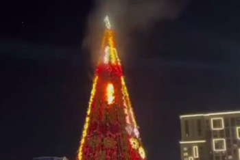 Фотография к новости: Главная новогодняя ёлка чуть не сгорела в Шымкенте