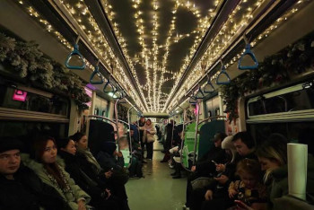 Фотография к новости: Метро украсили к Новому году в Алматы