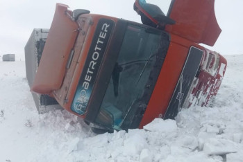 Фотография к новости: Фура с пивом опрокинулась в СКО