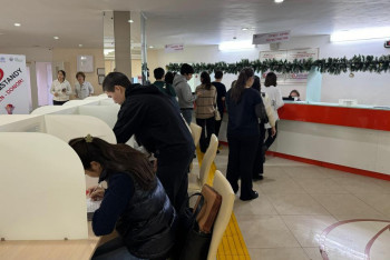 Фотография к новости: Жители Астаны массово сдают кровь для пострадавших при крушении самолета