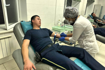 Фотография к новости: Крушение самолёта под Актау: полицейские стали донорами крови для пострадавших