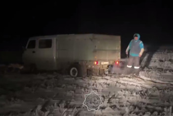 Фотография к новости: Двух человек вызволили из снежного плена в Актюбинской области