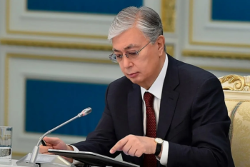 Фотография к новости: Токаев подписал закон по вопросам государственных наград, образования и защиты прав ребенка