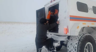 11 человек вызволили из снежного плена в Актюбинской области