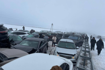 Фотография к новости: До 95 увеличилось число авто в массовом ДТП в Акмолинской области