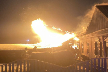 Фотография к новости: Пожарные спасли дом от огня в Щучинске