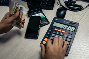 Фотография к новости: У кого в 2025 году зарплата вырастет на 20% в Казахстане