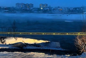 Фотография к новости: Сорвавшийся в Иртыш автомобиль достали из реки в Семее