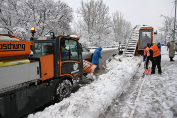 Фотография к новости: Более 15 тысяч кубометров снега вывезли из Алматы за две ночи