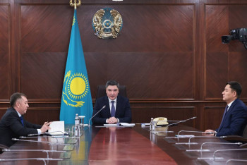 Фотография к новости: Бектенов представил нового министра юстиции коллективу ведомства