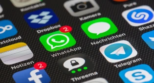 Переписки пользователей WhatsApp могут читать спецслужбы – Цукерберг