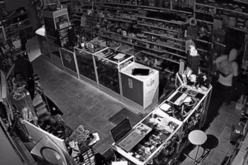 Фотография к новости: Доставщик воды обокрал магазин в ВКО