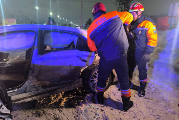 Фотография к новости: Двое мужчин оказались зажатыми в автомобиле после ДТП в Астане