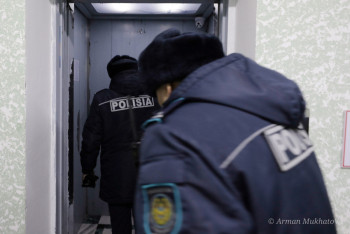 Фотография к новости: Мать оставила двух малышей одних дома и ушла в гости до вечера