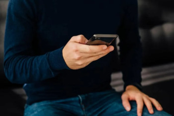 Фотография к новости: Житель Уральска оплатил свои штрафы через телефон друга пока тот спал