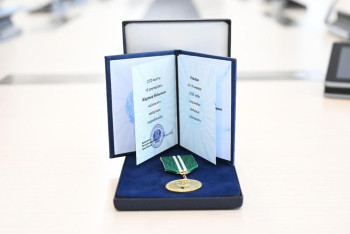 Фотография к новости: Президент наградил медалью "Шапағат" водителя автобуса в Алматы