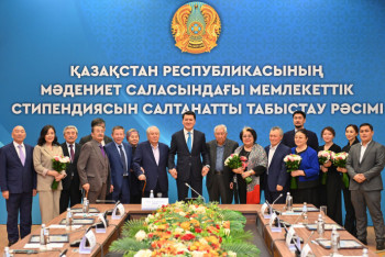 Фотография к новости: Деятелям литературы и искусства вручили госстипендию в области культуры